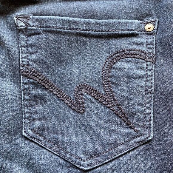 Wallflower Women’s High Rise Jean Shorts - Picture 7 of 10